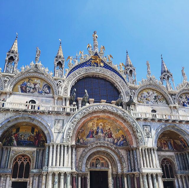 kien-truc-co-dien-mau-sac