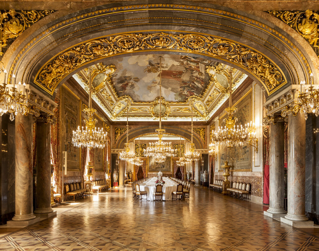 kien-truc-co-dien-khong-gian-quyen-uy-01