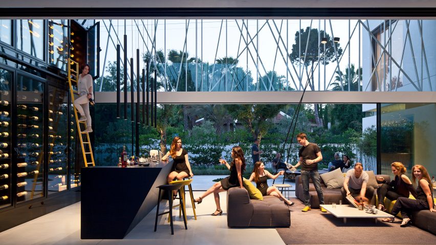 Nha Huong ngoai-featured-image